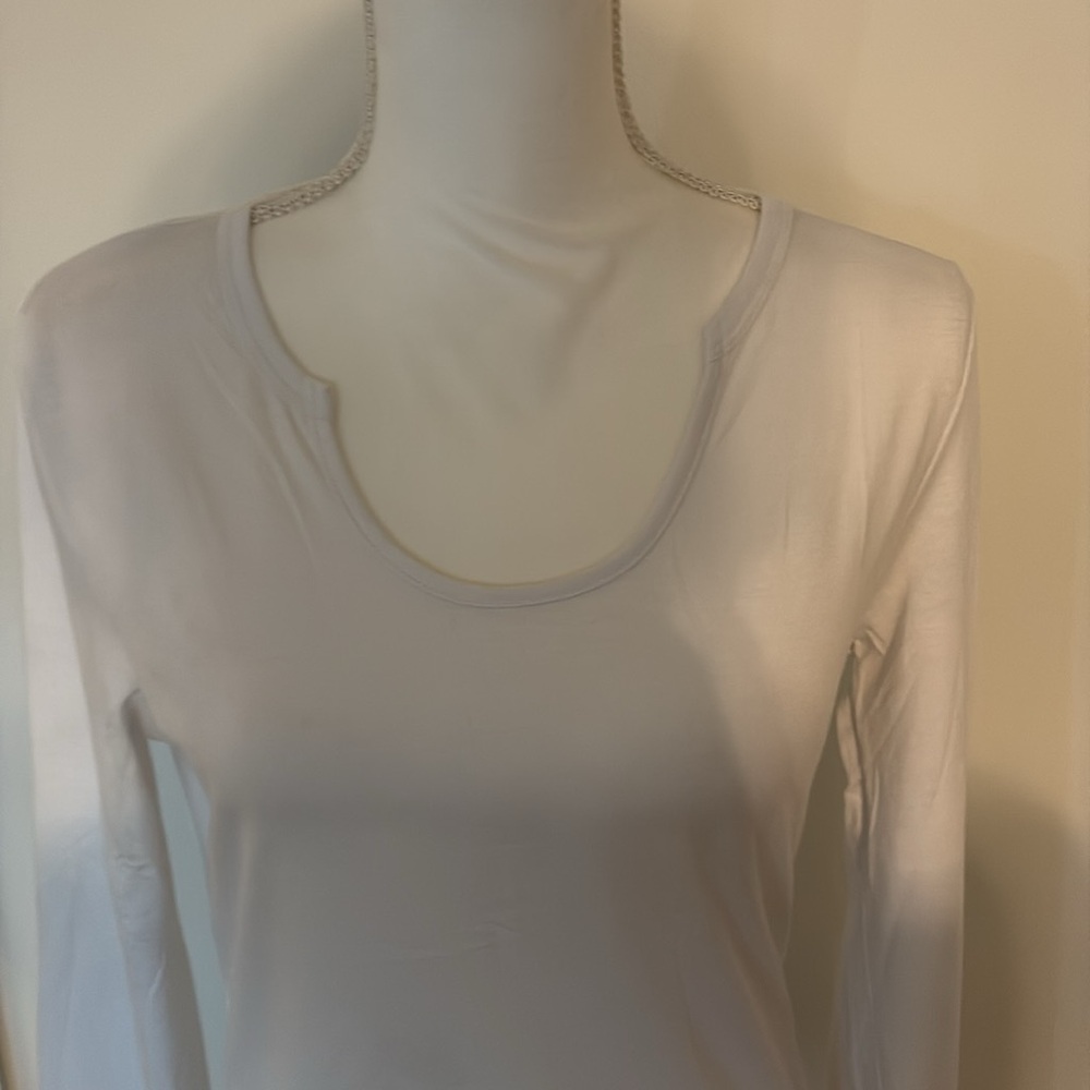 FREE With bundle of 2+ white Scoop Neck Long Sleeve Top medium - Picture 4 of 6